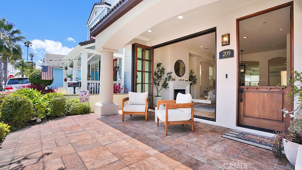 209 6th Property Photo 3