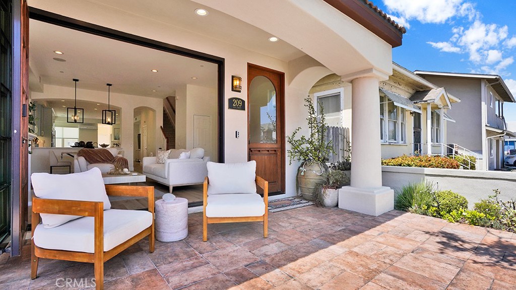 209 6th Property Photo 4