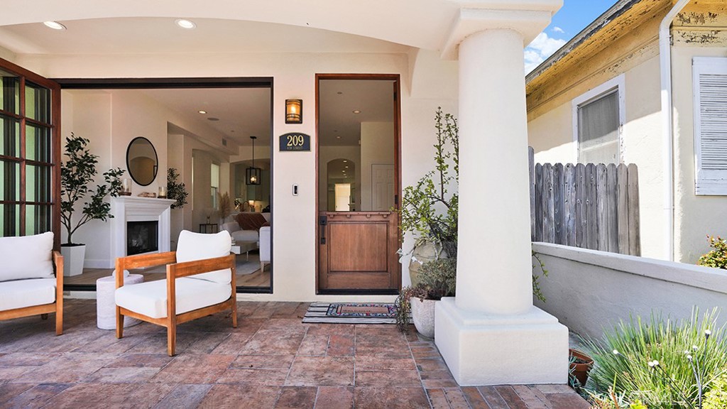 209 6th Property Photo 5