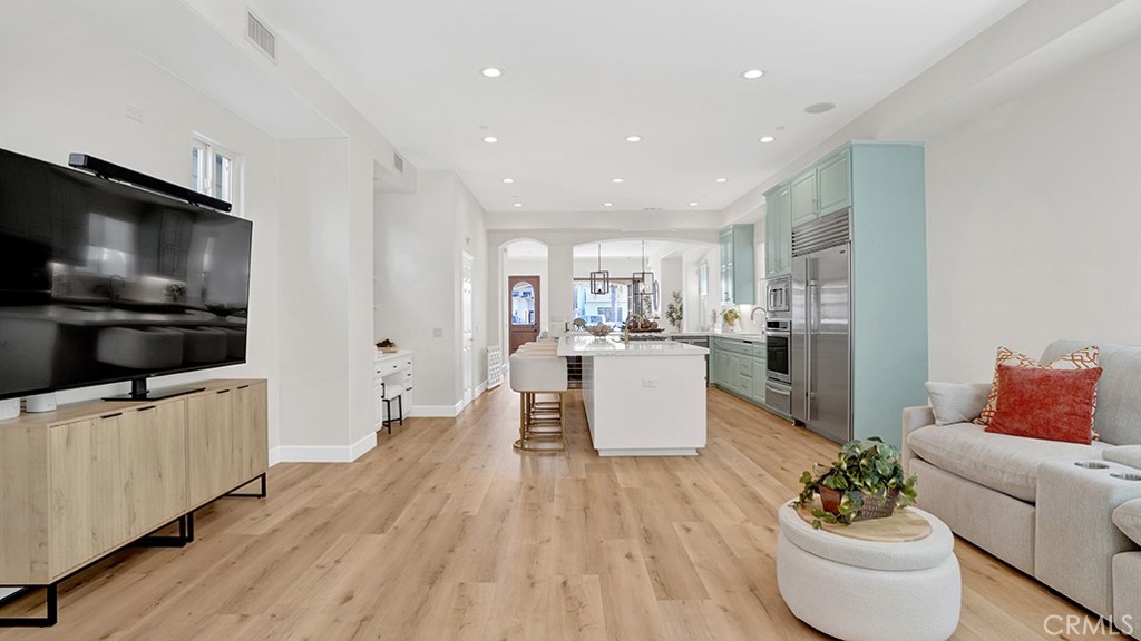 209 6th Property Photo 24