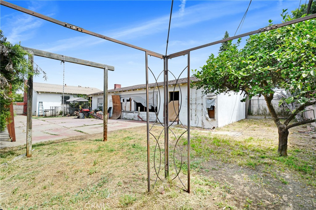 1122 W 124th Street Property Photo 3