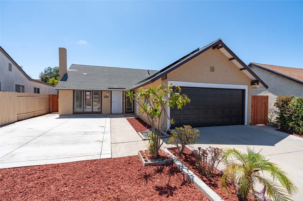 1216 Zurich Property Photo 2
