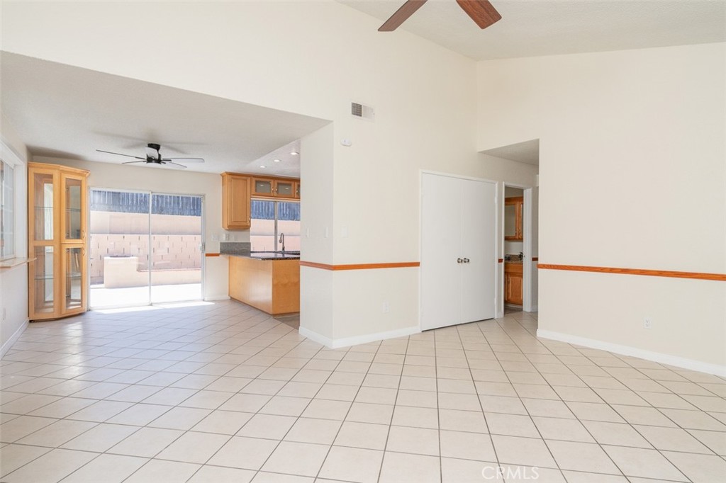 1216 Zurich Property Photo 5