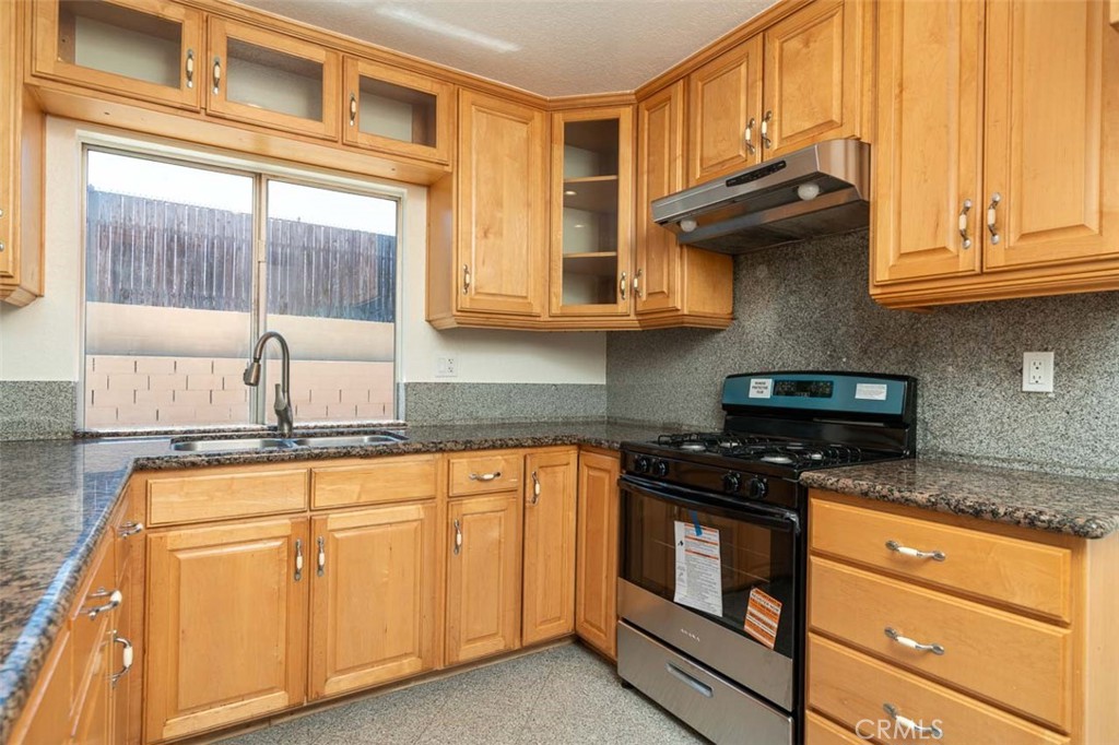 1216 Zurich Property Photo 9