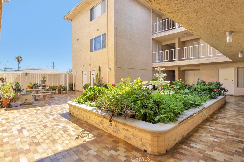 1311 S Grand 10 Property Photo 19