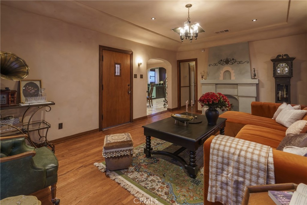 2015 San Francisco Avenue Property Photo 9