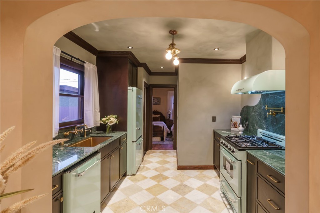2015 San Francisco Avenue Property Photo 13