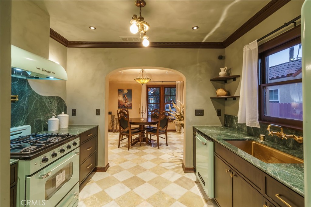 2015 San Francisco Avenue Property Photo 16