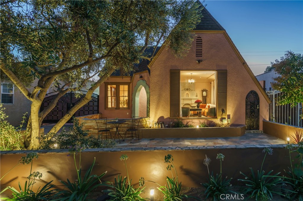 2015 San Francisco Avenue Property Photo 2