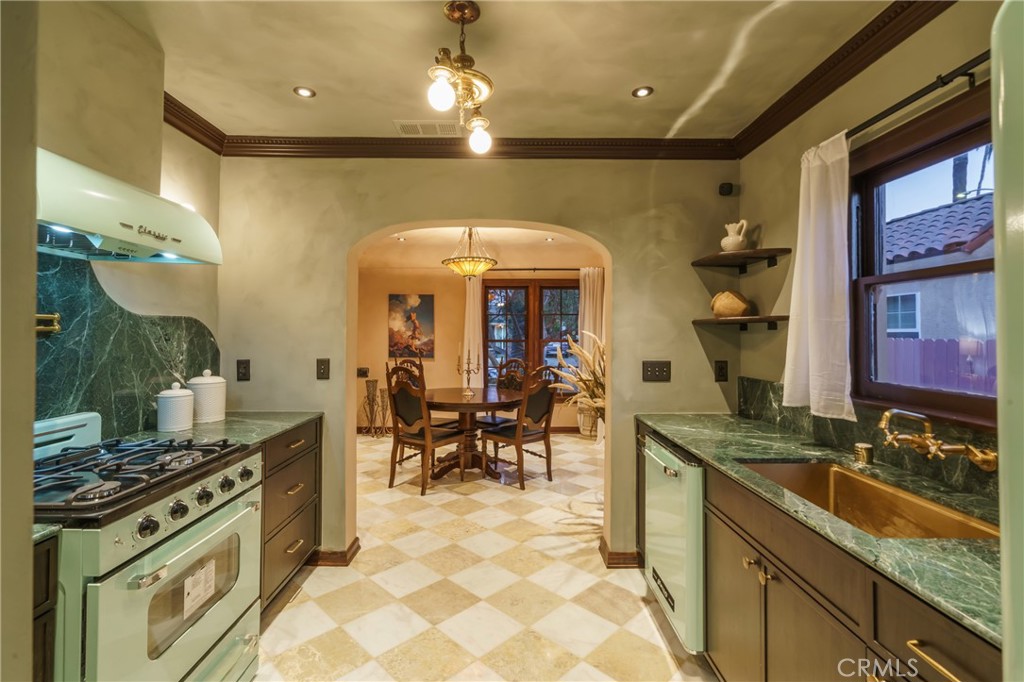 2015 San Francisco Avenue Property Photo 21