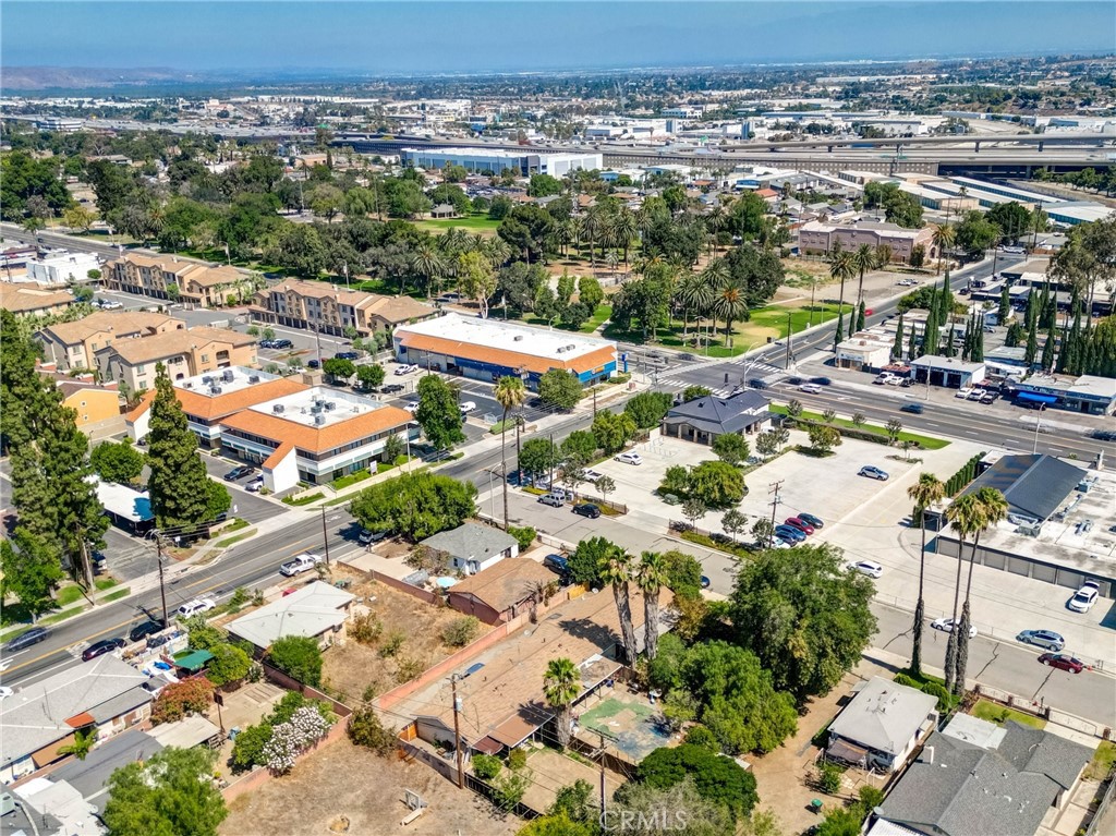 1106 E 7th Property Photo 4