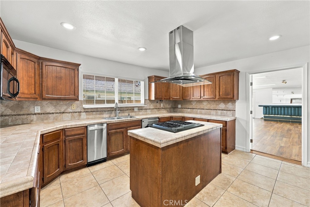 5871 Fullerton Avenue Property Photo 11