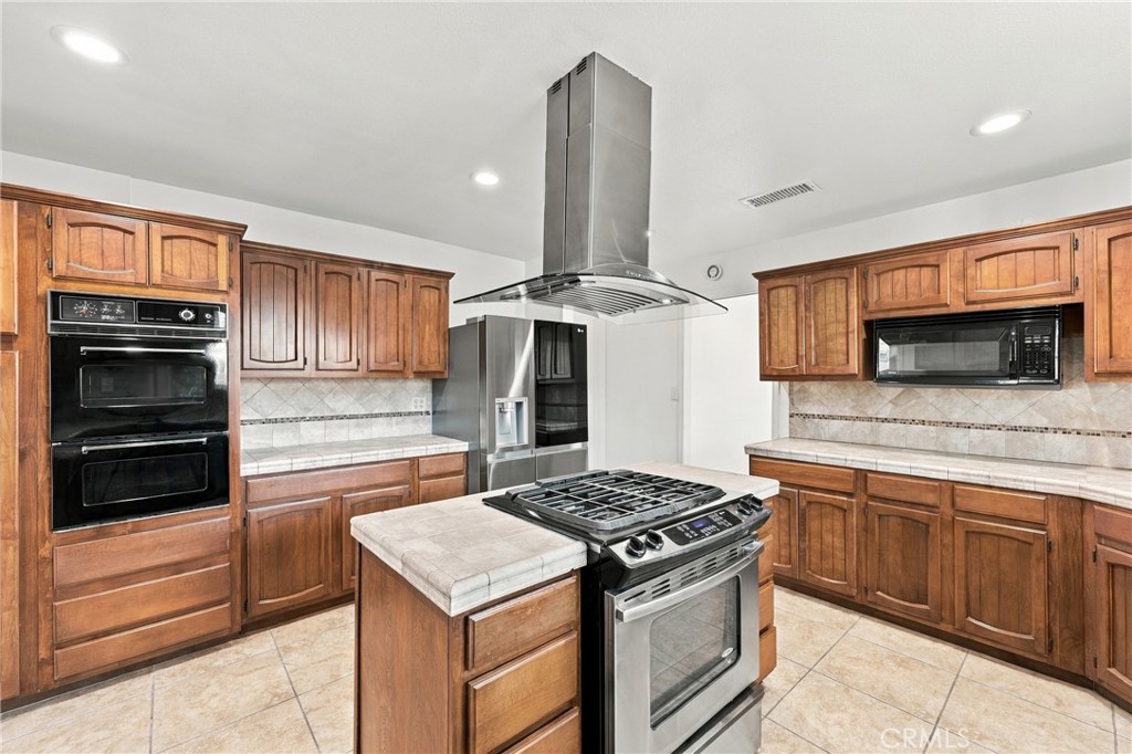 5871 Fullerton Avenue Property Photo 13