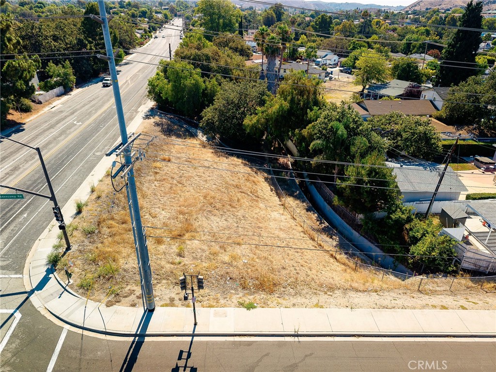 500 E Hillcrest Property Photo 18