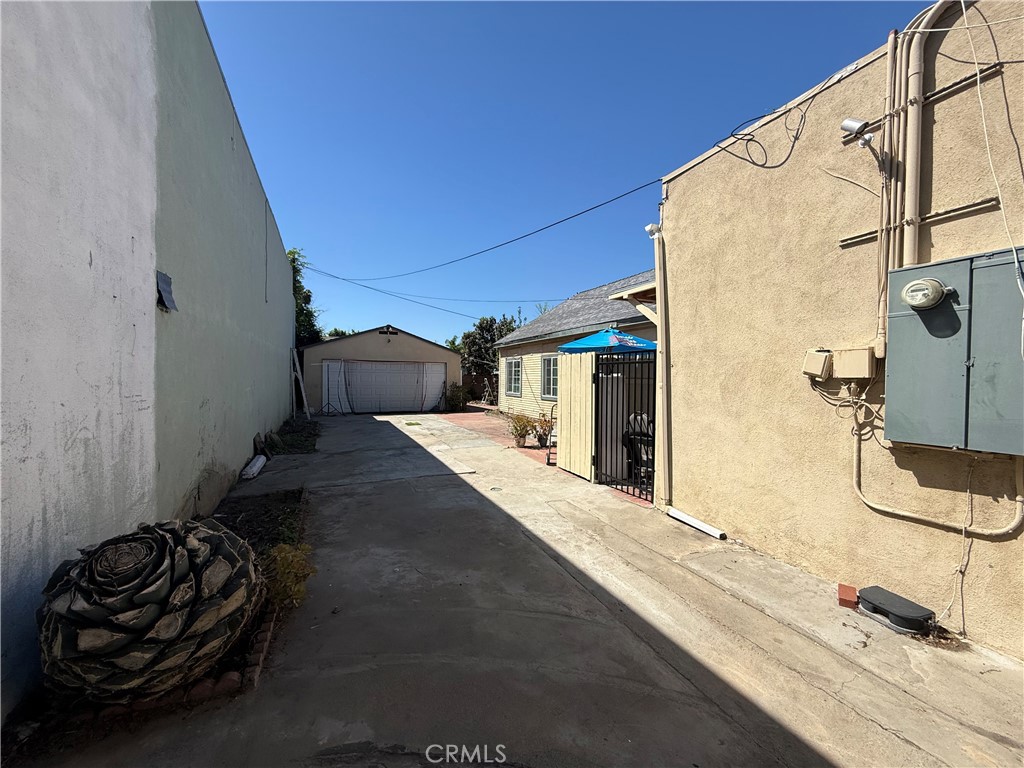 9138 Telegraph Property Photo 9