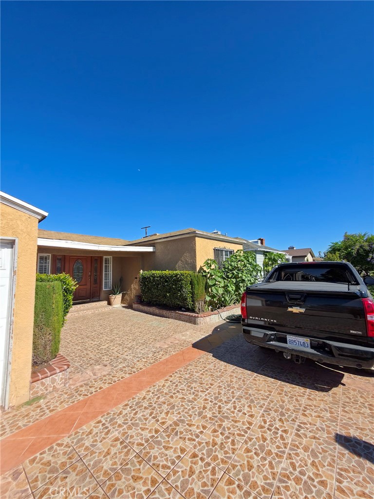 1600 N Chester Property Photo 3