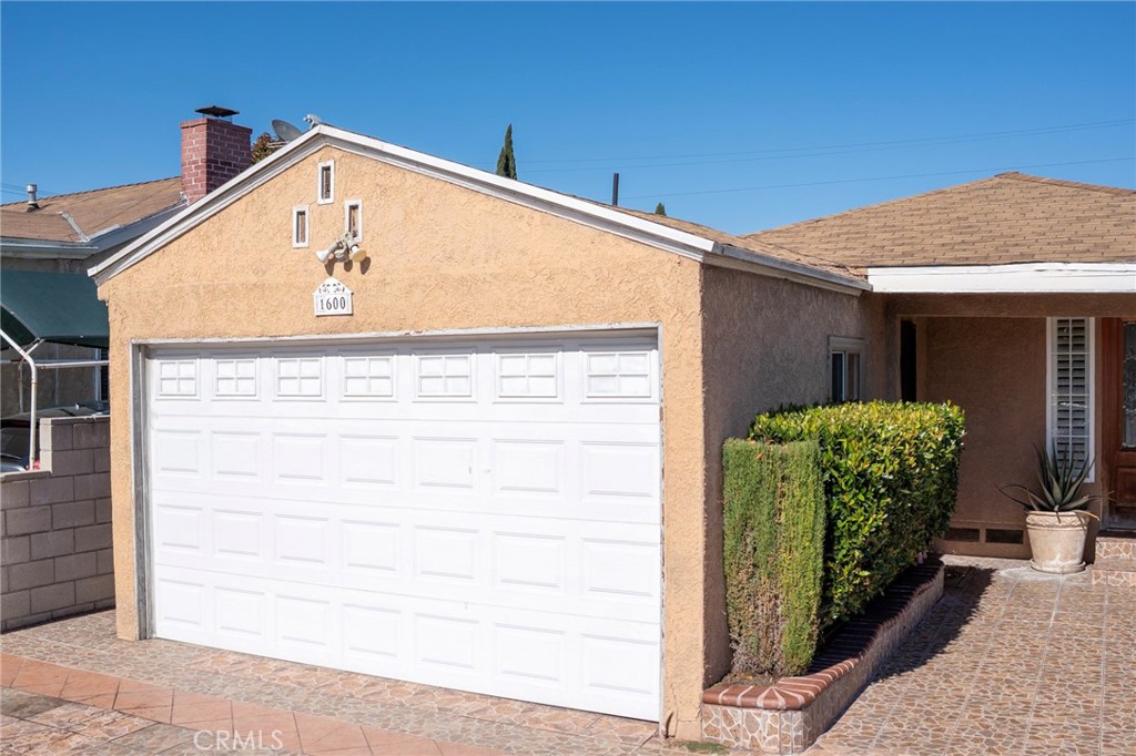 1600 N Chester Property Photo 4
