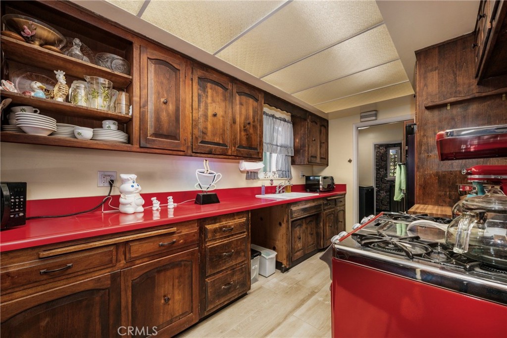 14831 Domart Property Photo 12