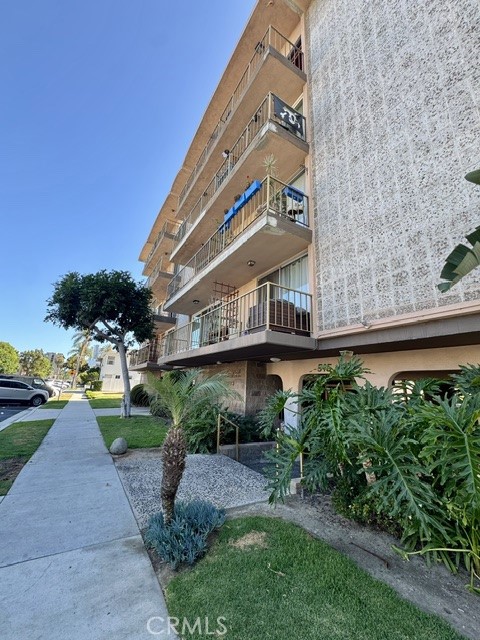 545 Chestnut Avenue 306 Property Photo 2
