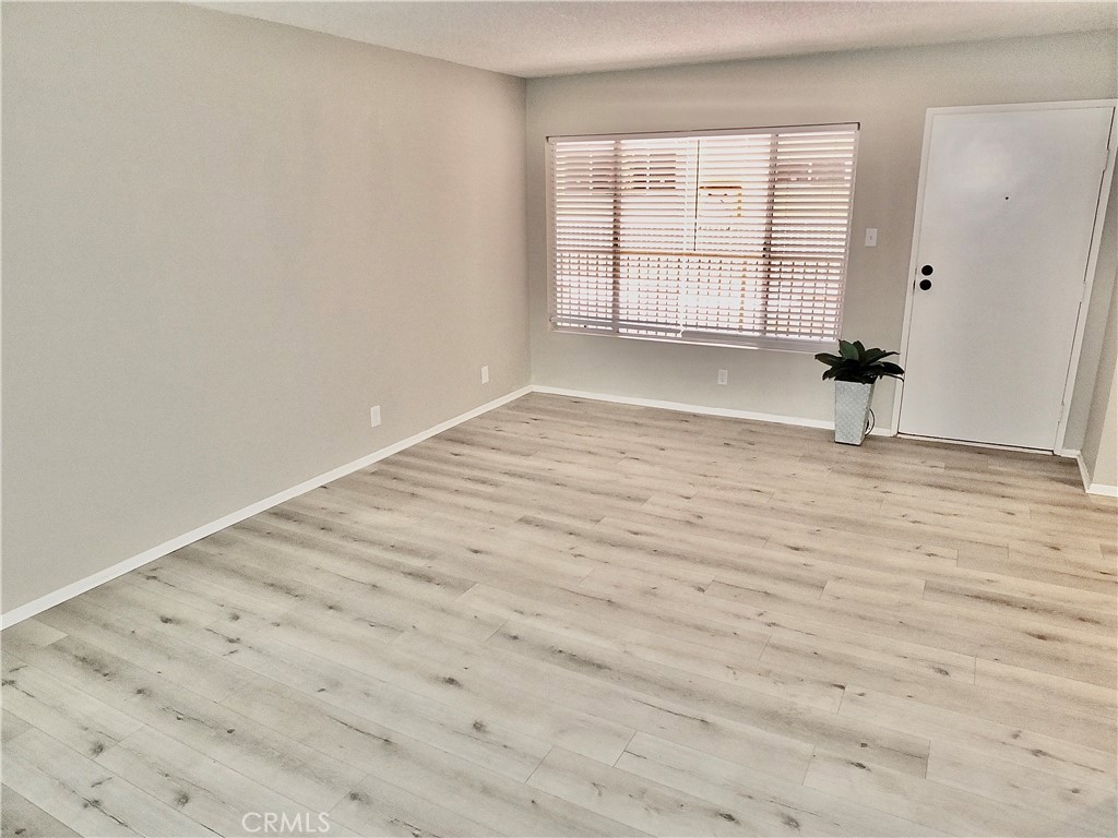 545 Chestnut Avenue 203 Property Photo 4