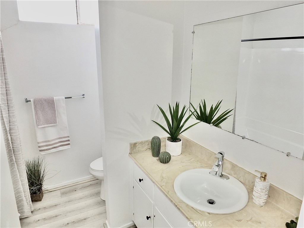 545 Chestnut Avenue 203 Property Photo 5
