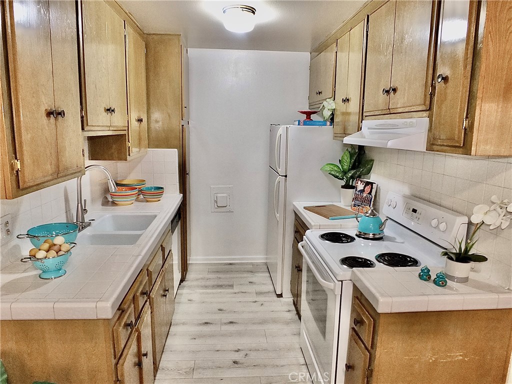 545 Chestnut Avenue 203 Property Photo 8