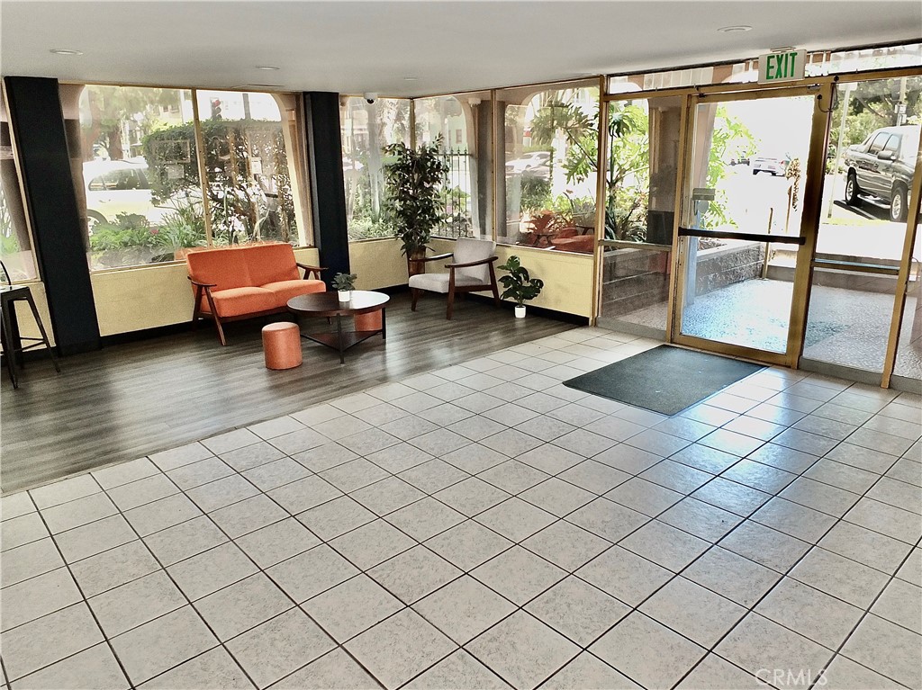 545 Chestnut Avenue 203 Property Photo 17