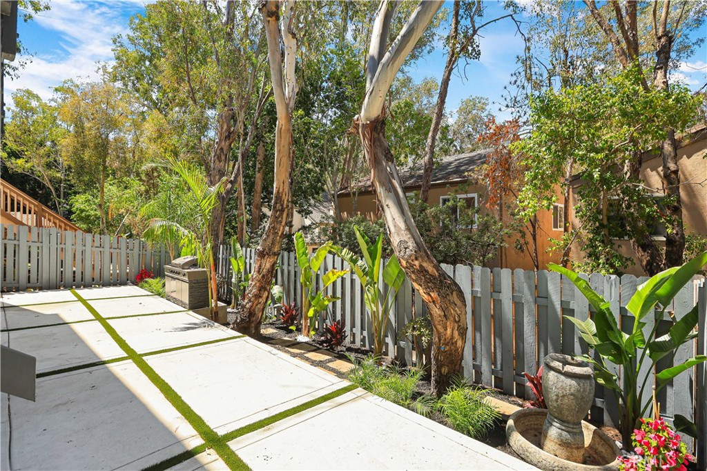 24802 Forest Knoll Property Photo 6