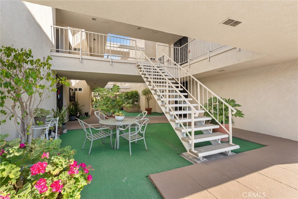 2389 Via Mariposa W 2a Property Photo 24