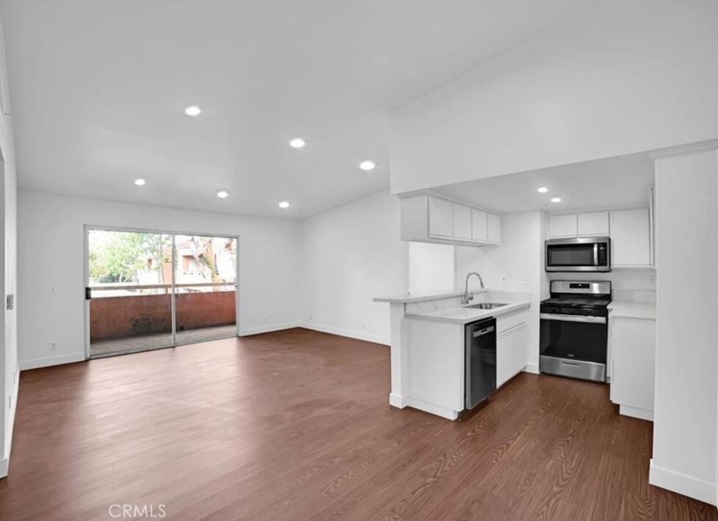 12601 Van Nuys 241 Property Photo 2