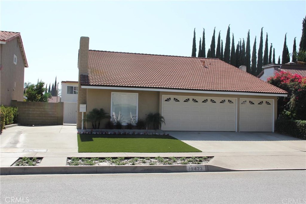 19423 Stefani Property Photo 1