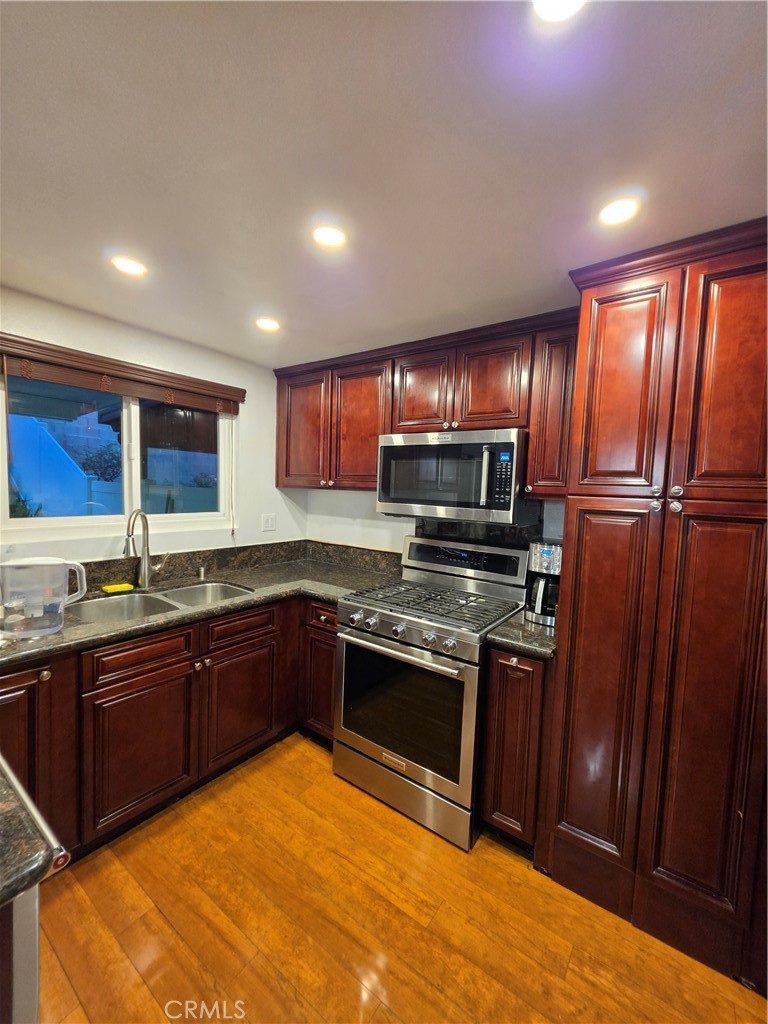 1818 Garvey Avenue B Property Photo 3