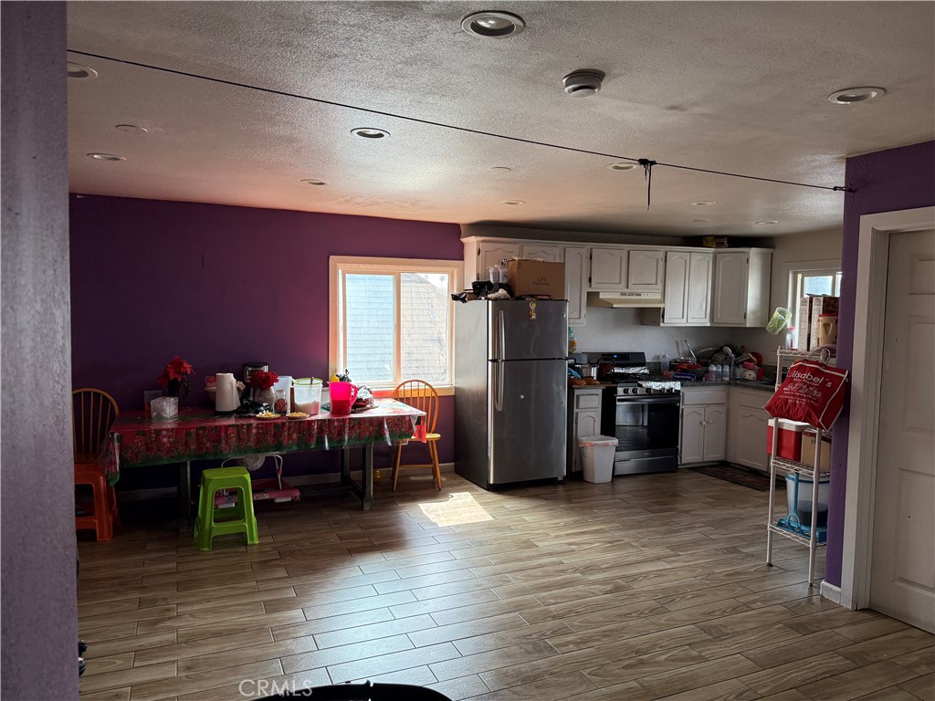 822 W 60th Property Photo 3