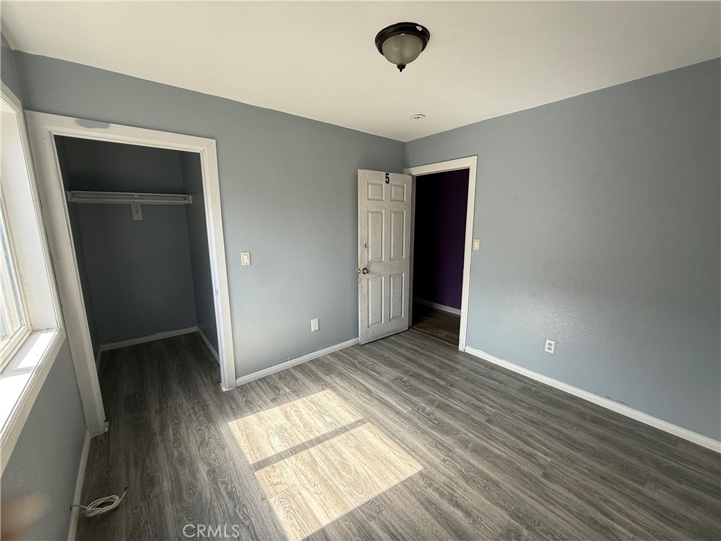 822 W 60th Property Photo 5