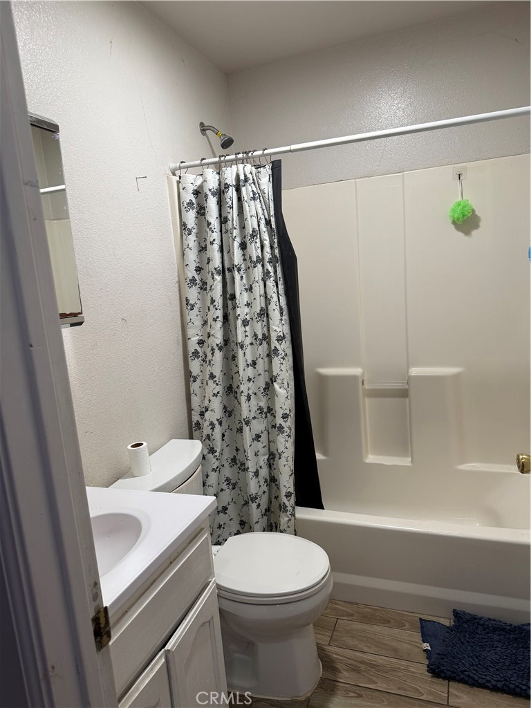 822 W 60th Property Photo 13