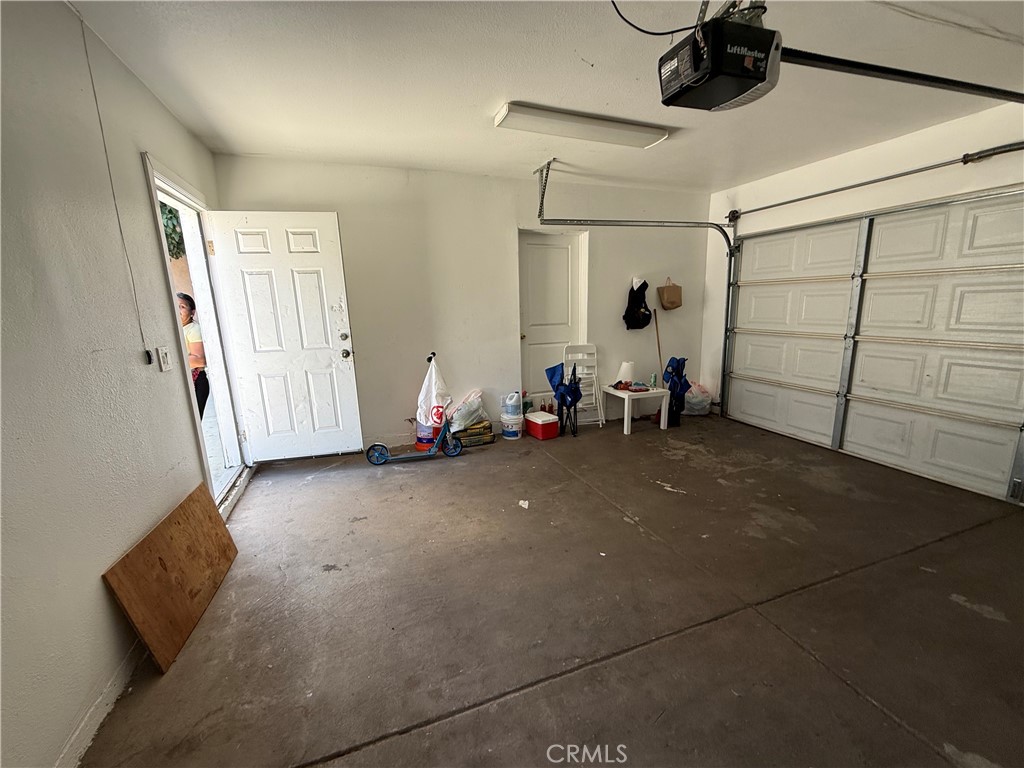 822 W 60th Property Photo 16