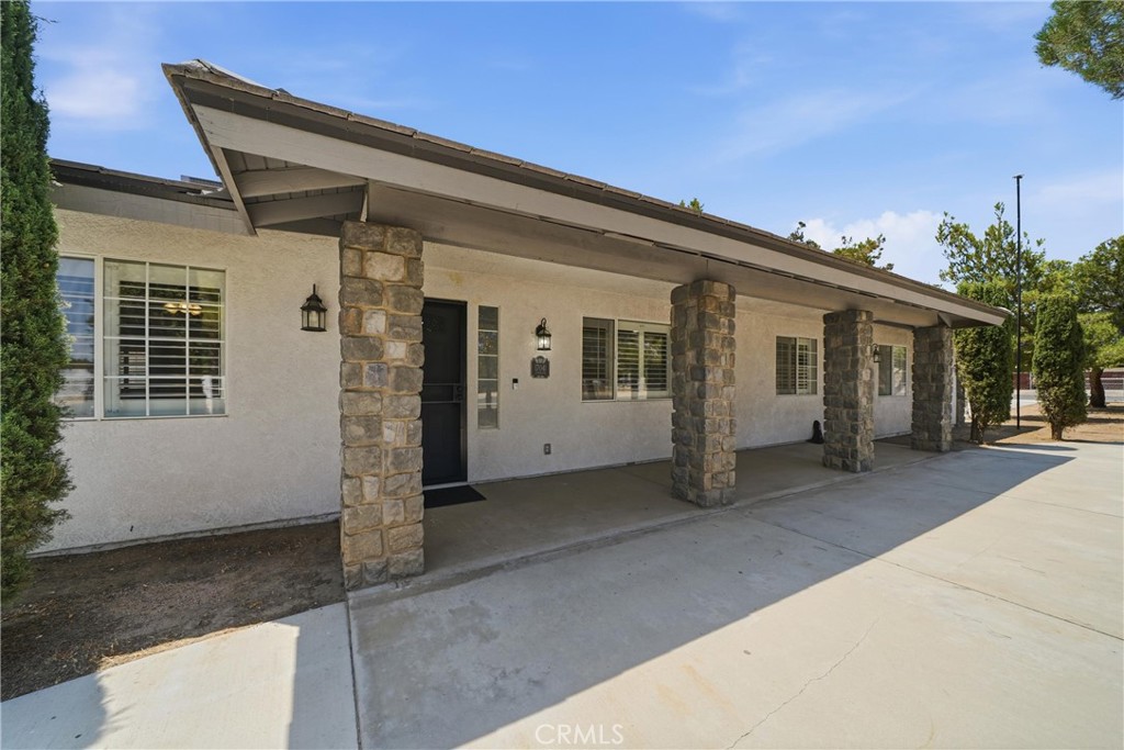 17041 Fairburn Property Photo