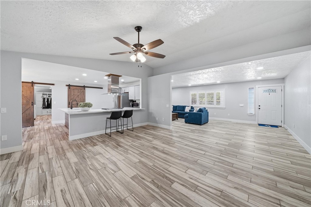 17041 Fairburn Property Photo 10
