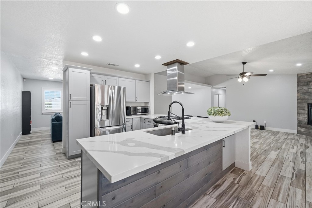 17041 Fairburn Property Photo 13