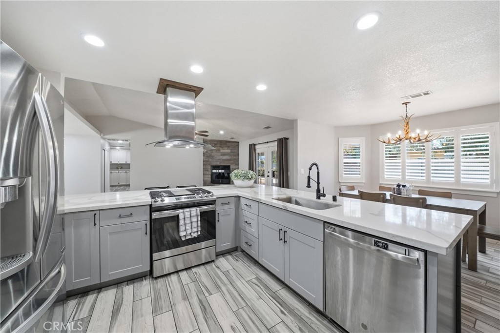 17041 Fairburn Property Photo 14
