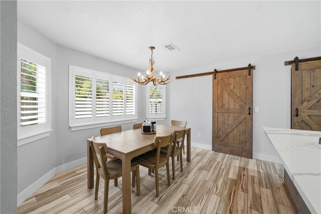 17041 Fairburn Property Photo 16