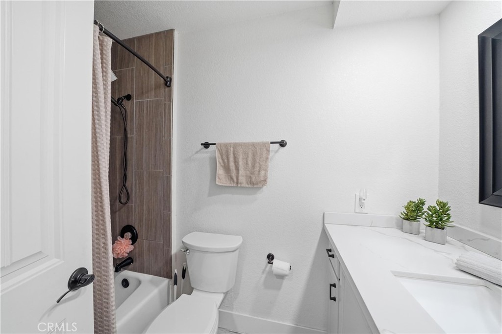 17041 Fairburn Property Photo 19