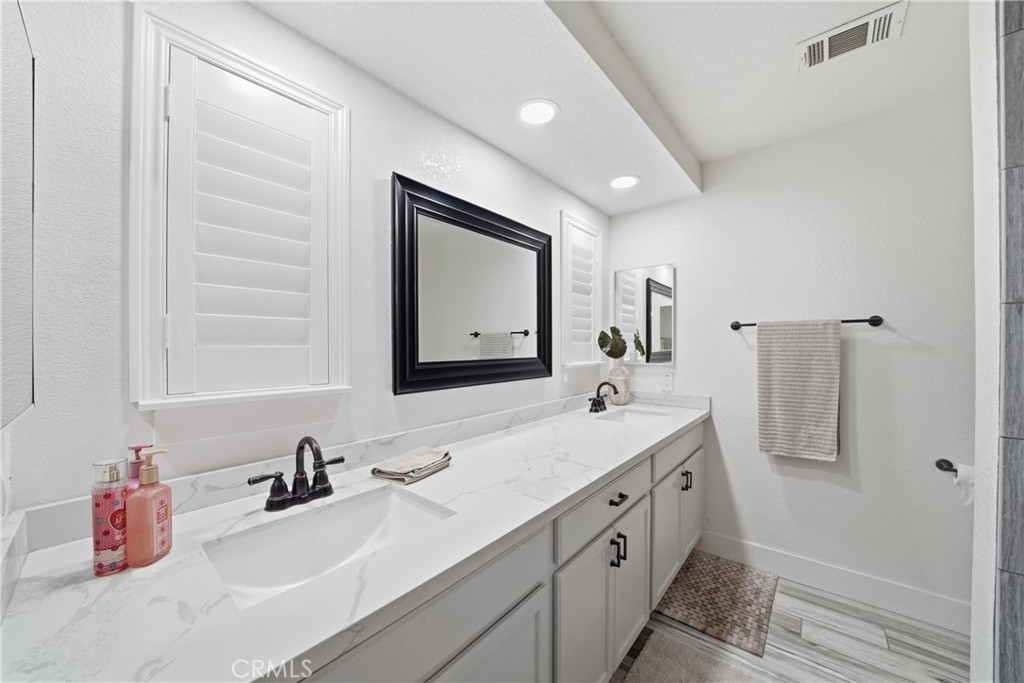 17041 Fairburn Property Photo 24