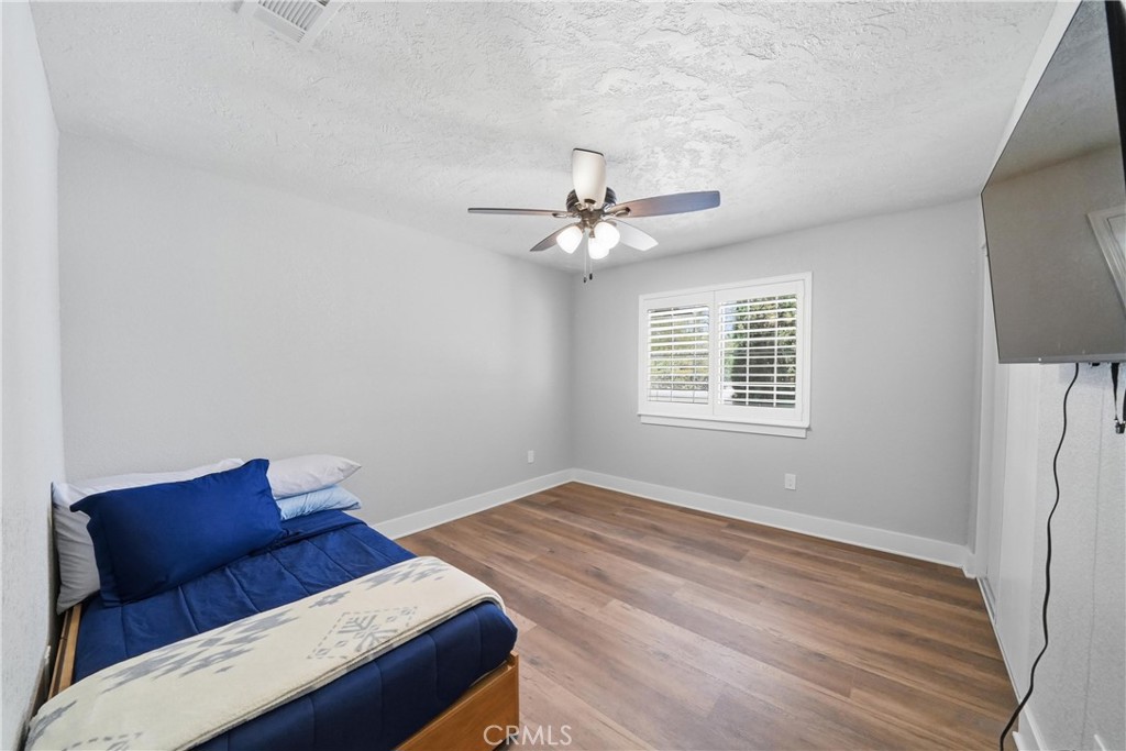 17041 Fairburn Property Photo 26