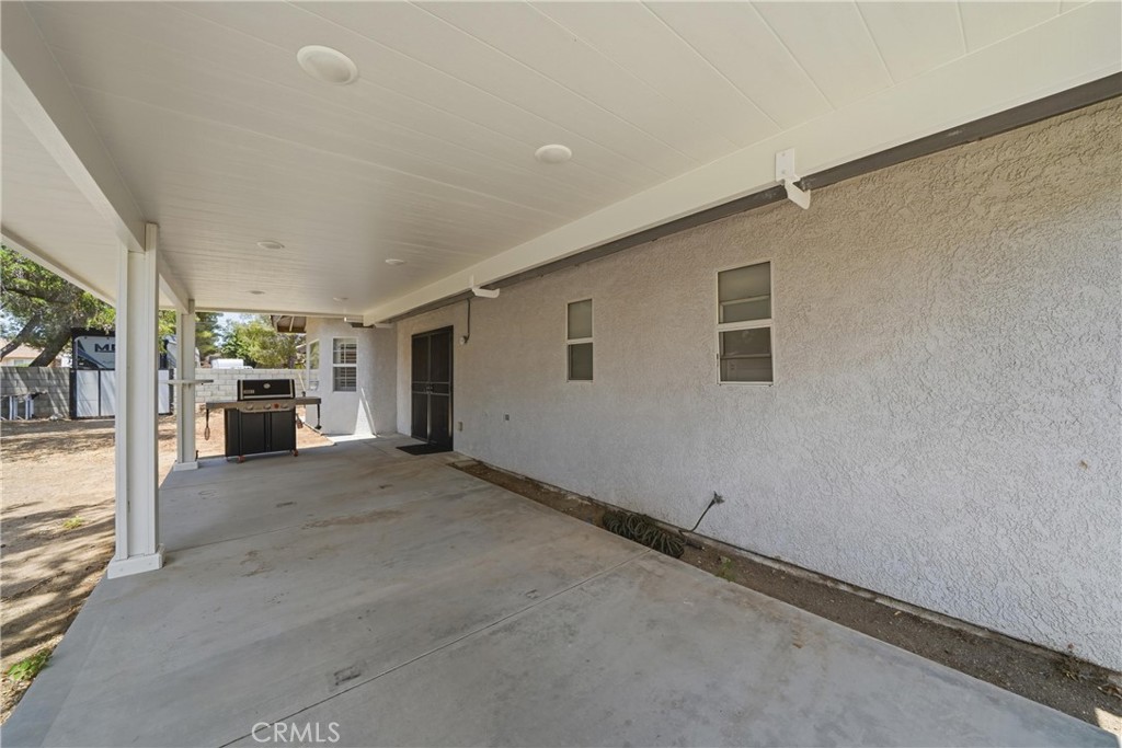 17041 Fairburn Property Photo 31