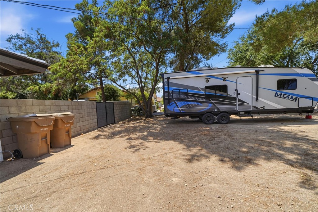 17041 Fairburn Property Photo 36