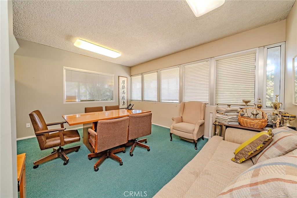 18012 Pioneer Property Photo 5