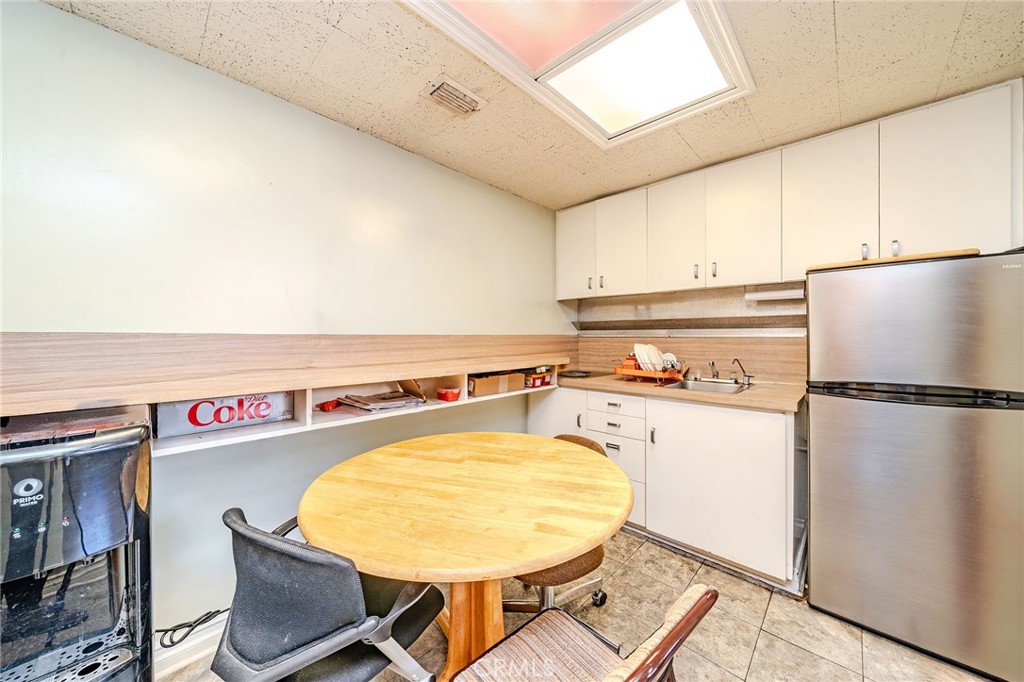 18012 Pioneer Property Photo 6