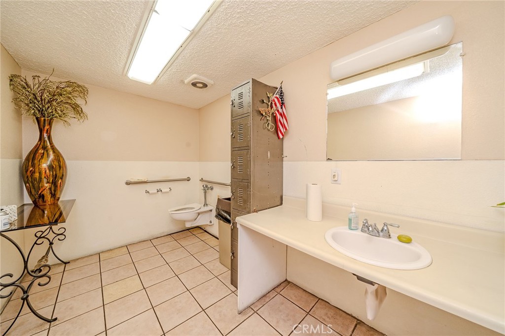 18012 Pioneer Property Photo 10