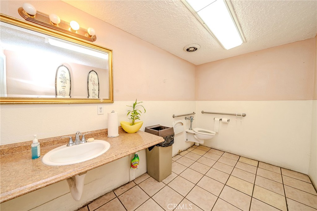 18012 Pioneer Property Photo 11